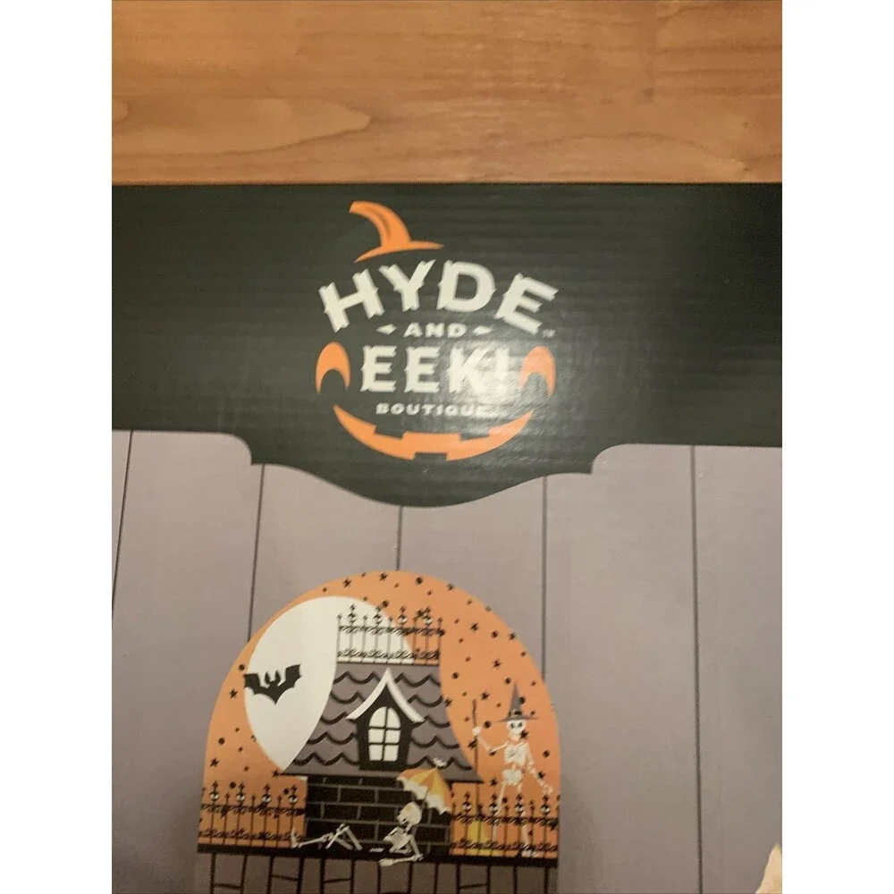 Hyde And EEK Skeleton Park Cat Scratcher Halloween Theme